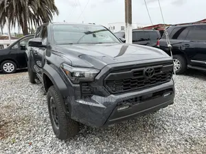 Toyota Tacoma SR5 Double Cab 5' Bed AT 2024 Gray