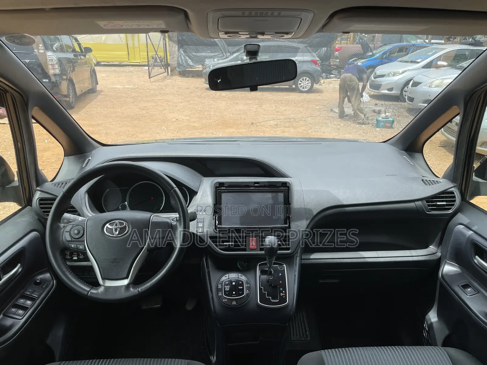 Toyota Noah 2.0 AWD (8 Seater) 2014 Black