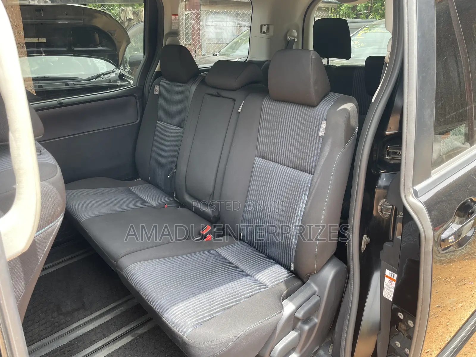 Toyota Noah 2.0 AWD (8 Seater) 2014 Black