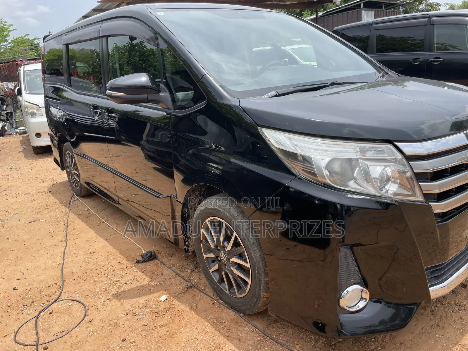 Toyota Noah 2.0 AWD (8 Seater) 2014 Black