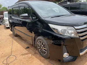 Toyota Noah 2.0 AWD (8 Seater) 2014 Black