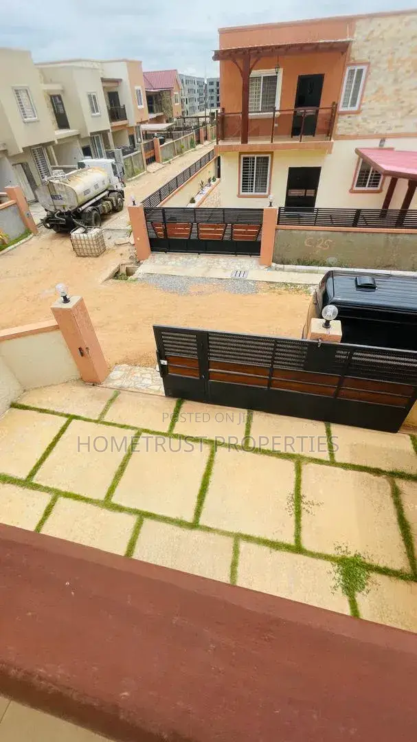 3bdrm Duplex in Achimota Mall Area for rent