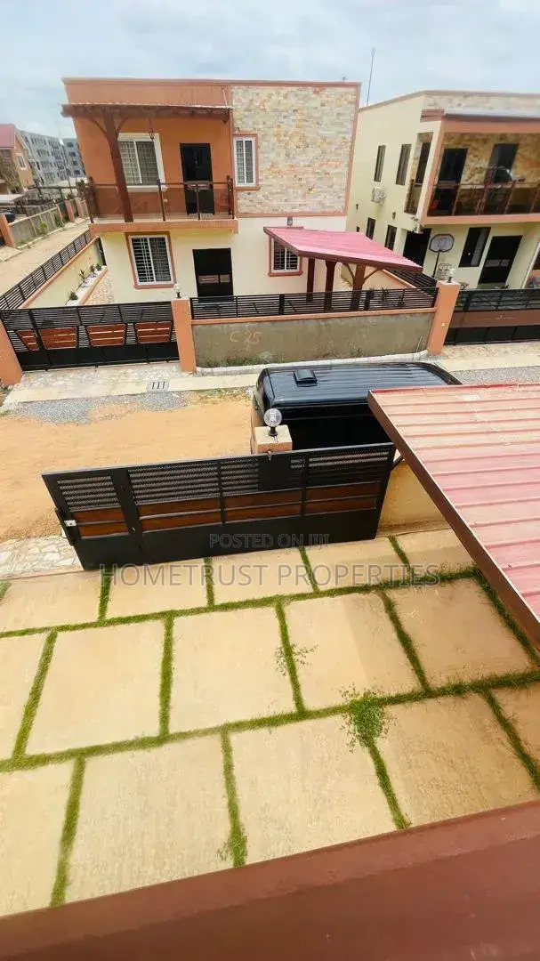 3bdrm Duplex in Achimota Mall Area for rent