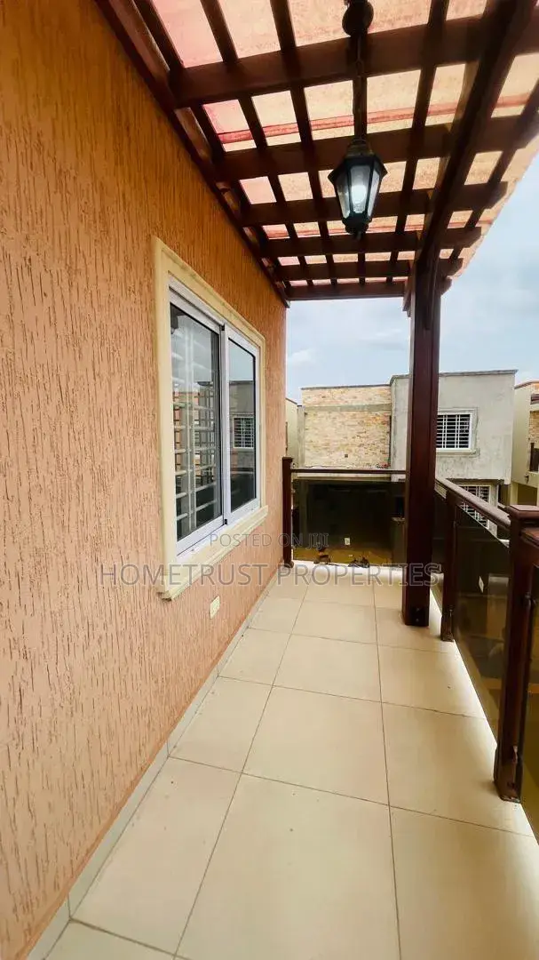 3bdrm Duplex in Achimota Mall Area for rent