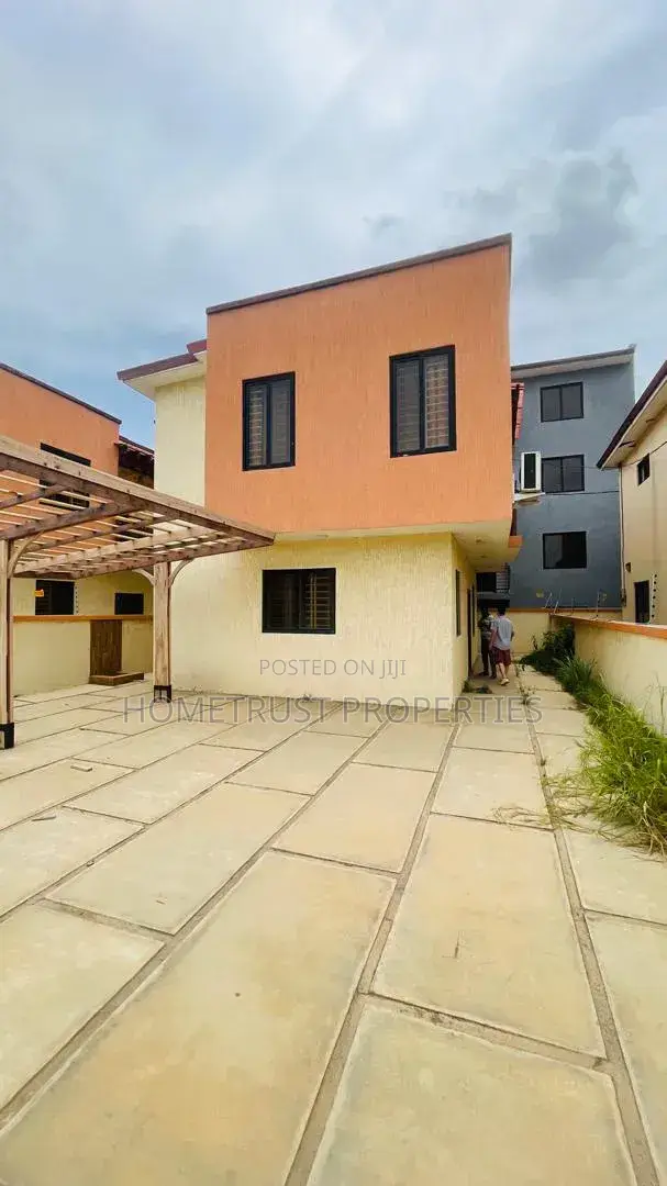 2bdrm Duplex in Achimota Mall Area for sale