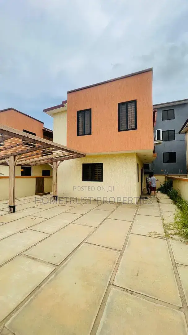 2bdrm Duplex in Achimota Mall Area for sale