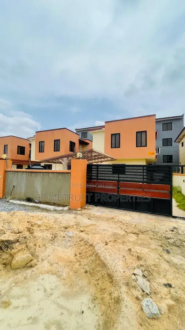 2bdrm Duplex in Achimota Mall Area for sale