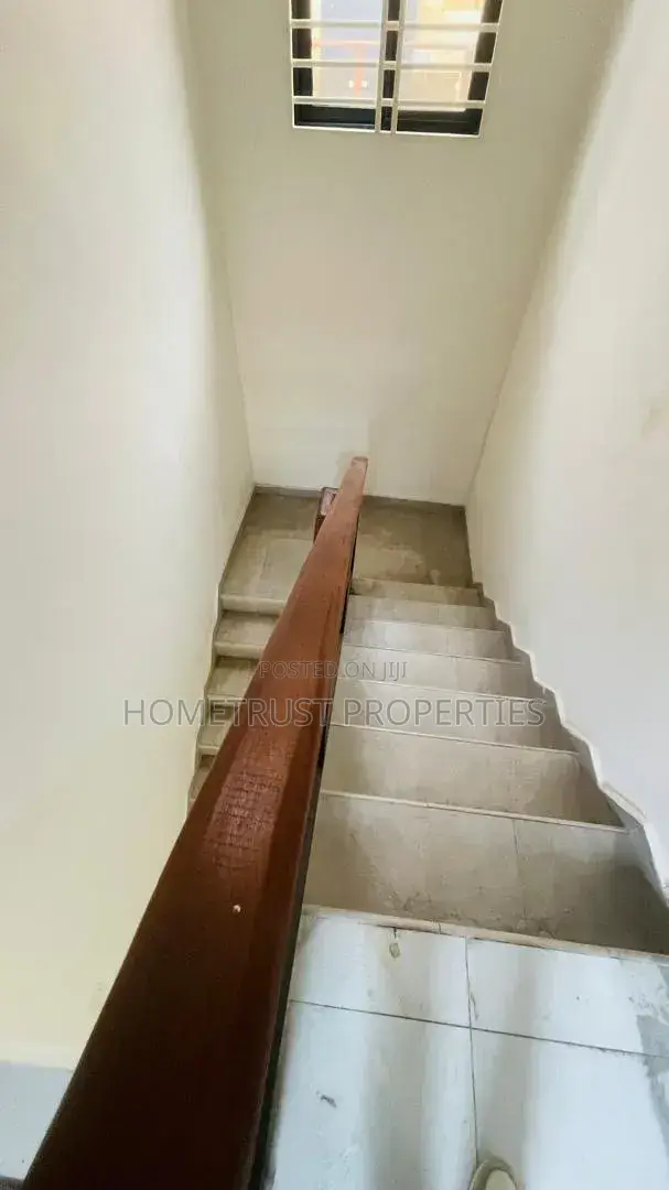 2bdrm Duplex in Achimota Mall Area for sale