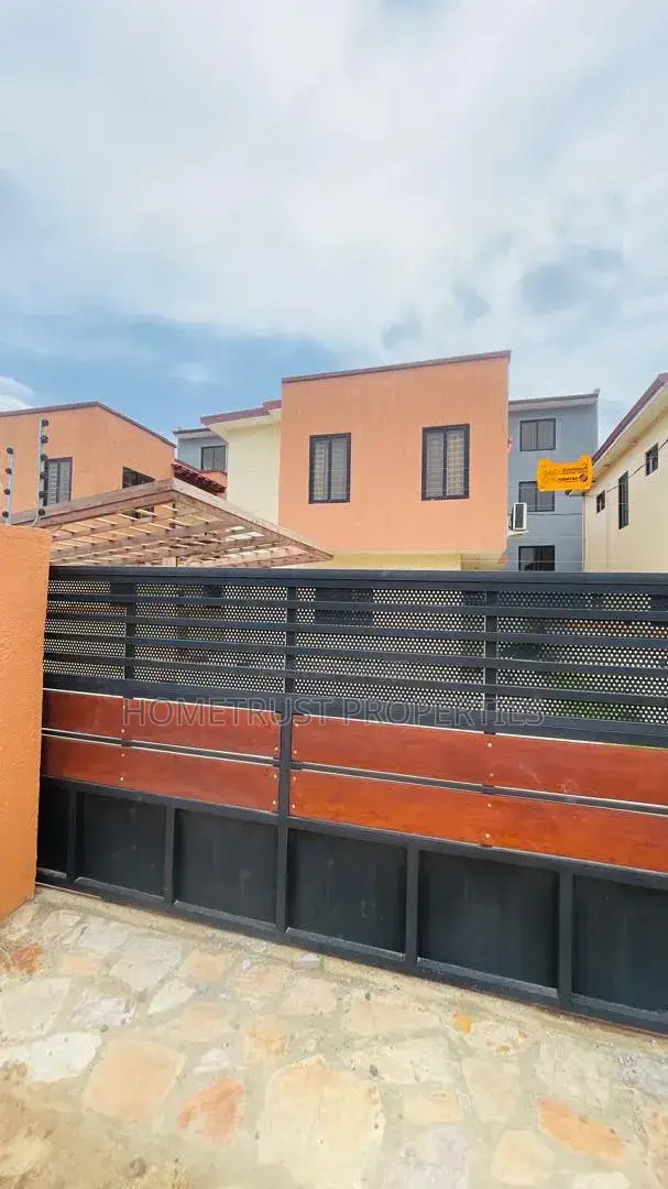 2bdrm Duplex in Achimota Mall Area for sale