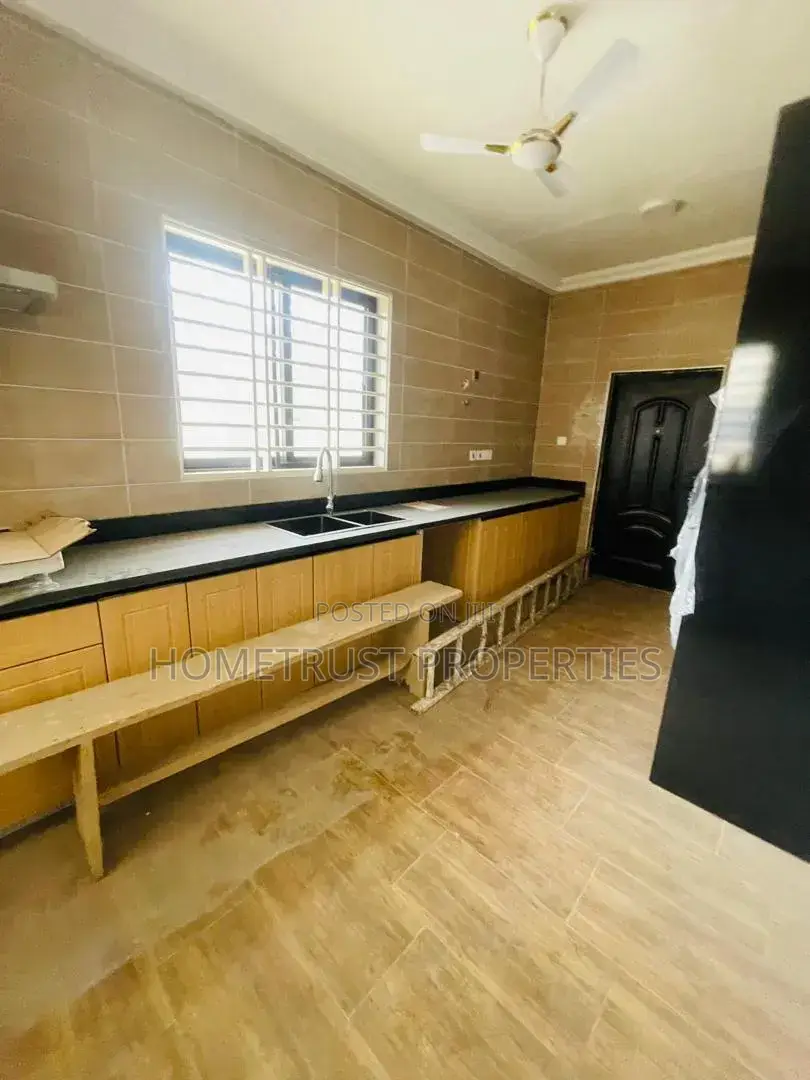 2bdrm Duplex in Achimota Mall Area for sale
