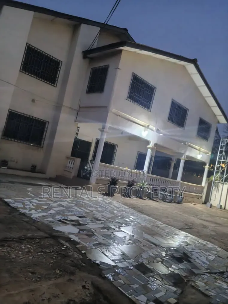 6bdrm Mansion in Amrahia for rent