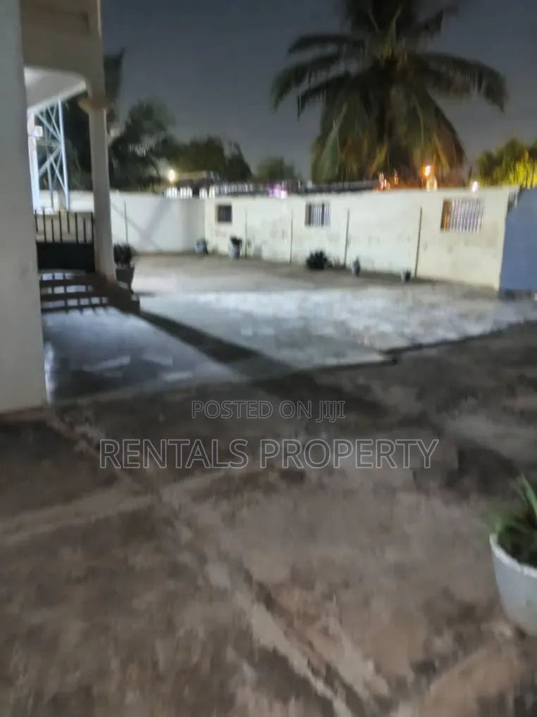 6bdrm Mansion in Amrahia for rent