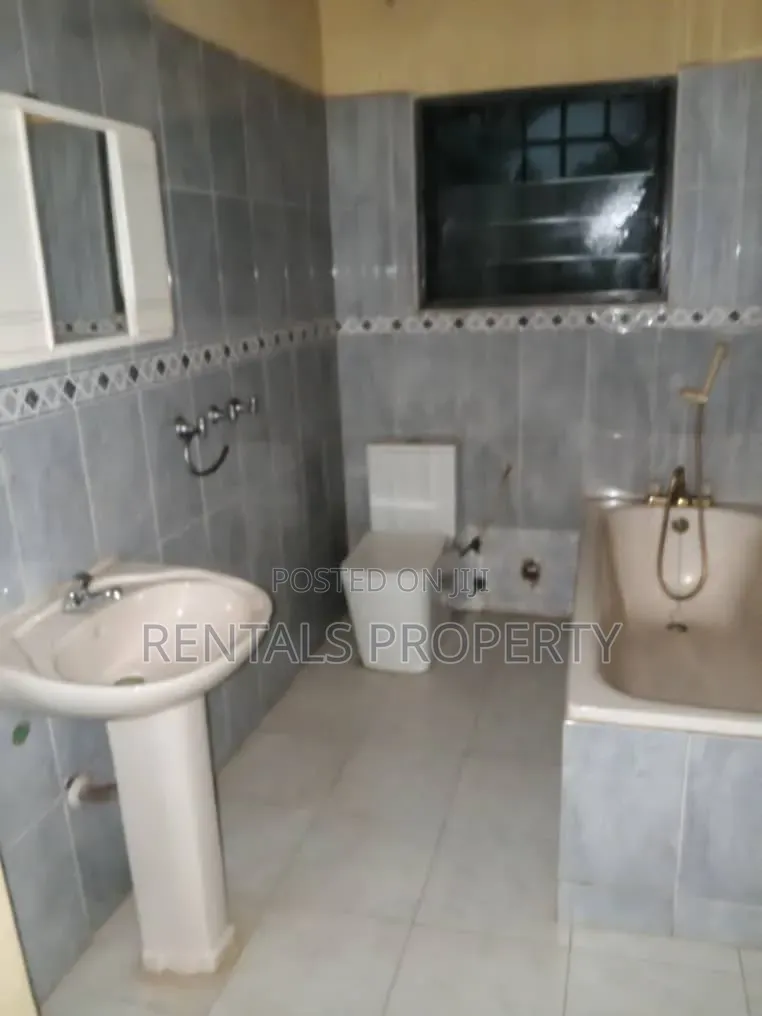 6bdrm Mansion in Amrahia for rent