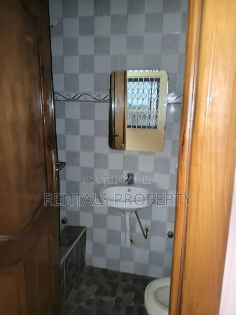 5bdrm Mansion in Oyarifa, Pentecost for rent