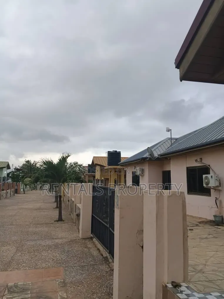5bdrm Mansion in Oyarifa, Pentecost for rent