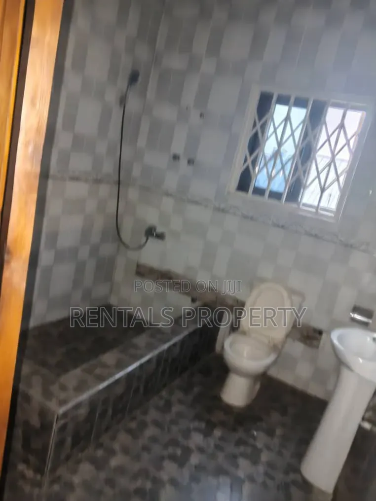 5bdrm Mansion in Oyarifa, Pentecost for rent