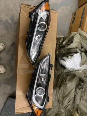 Hyundai Elantra 2017,2018 Headlight / Head Light Pair