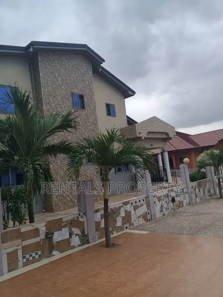 5bdrm Mansion in Oyarifa, Pentecost for rent