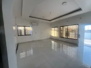 3bdrm House in Modern Home, Baatsona Total for rent