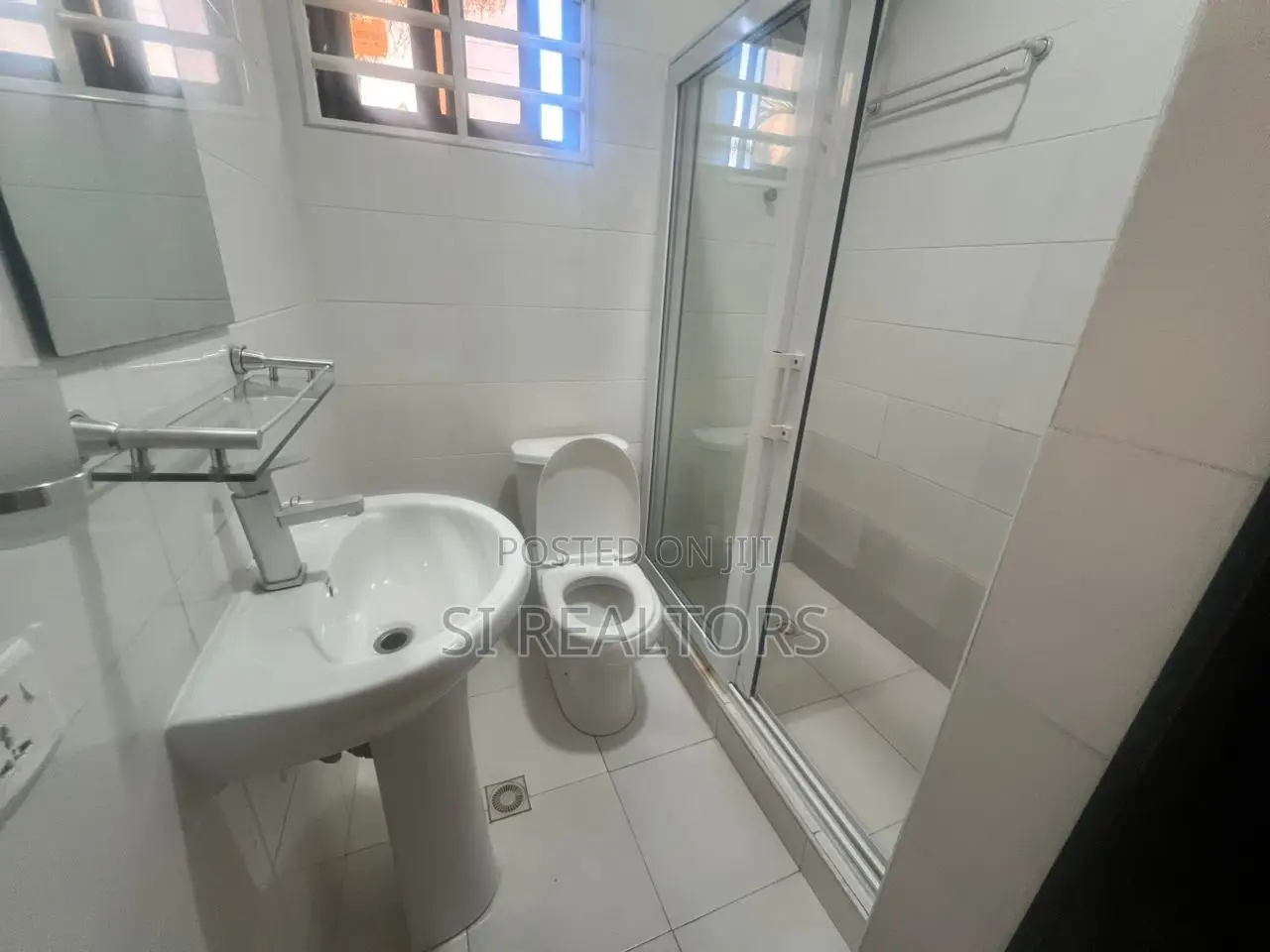 3bdrm House in Modern Home, Baatsona Total for rent