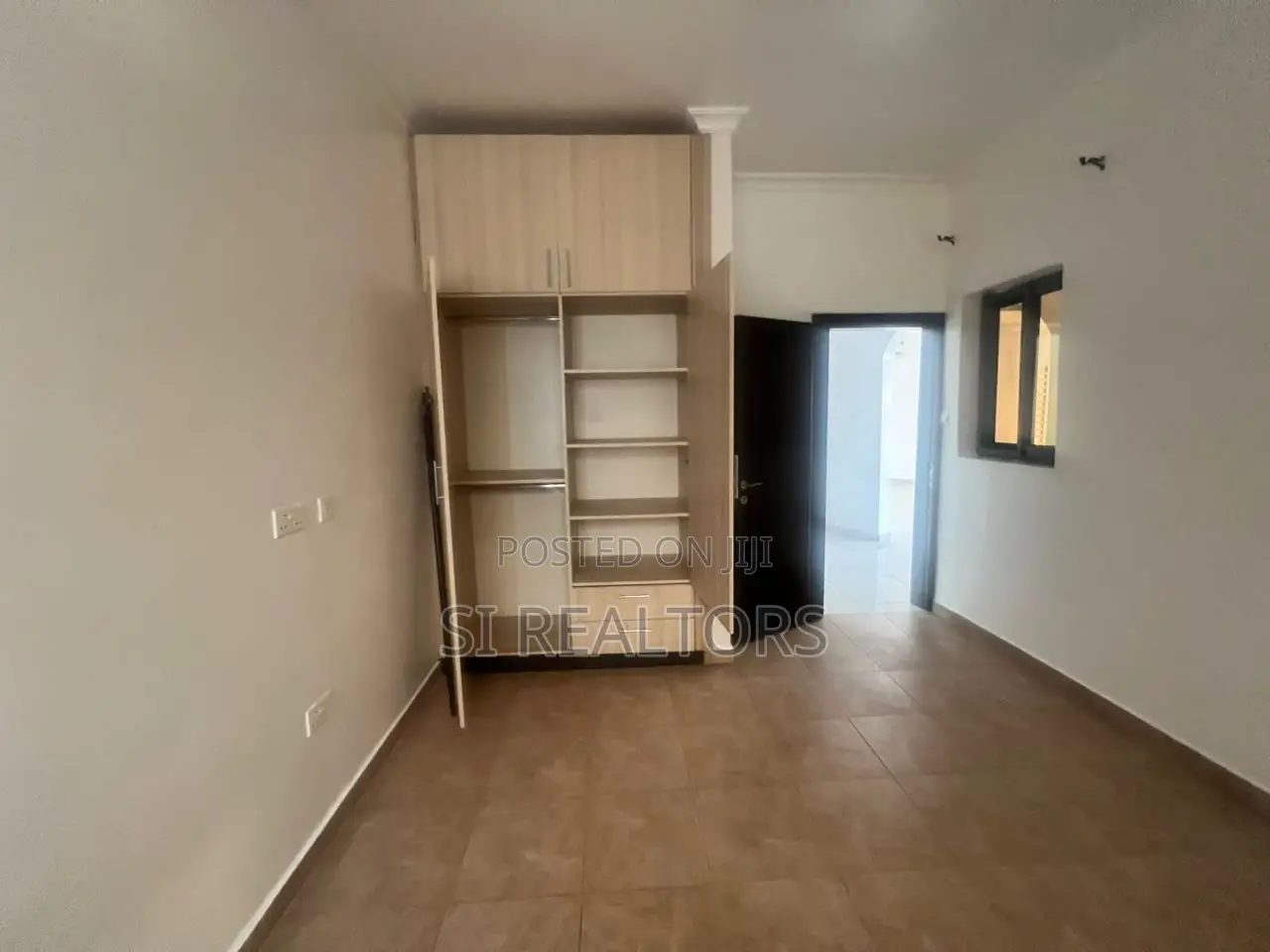 3bdrm House in Modern Home, Baatsona Total for rent