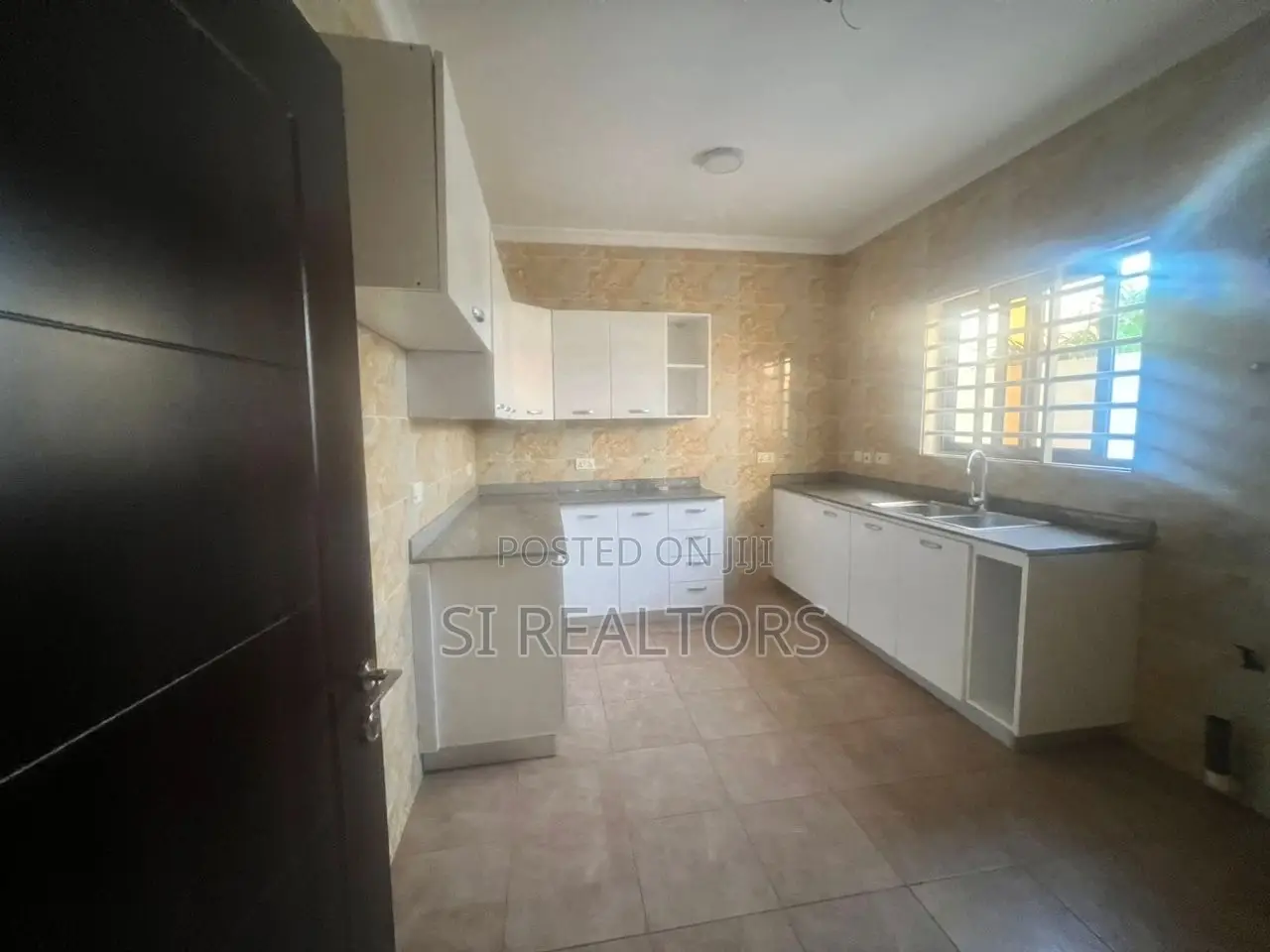 3bdrm House in Modern Home, Baatsona Total for rent