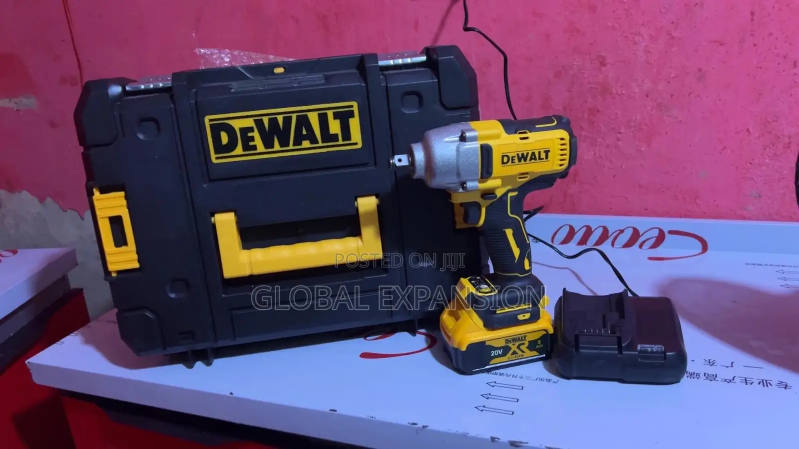 Dewalt Dcf892. Brushless Cordless Wrench Machine.