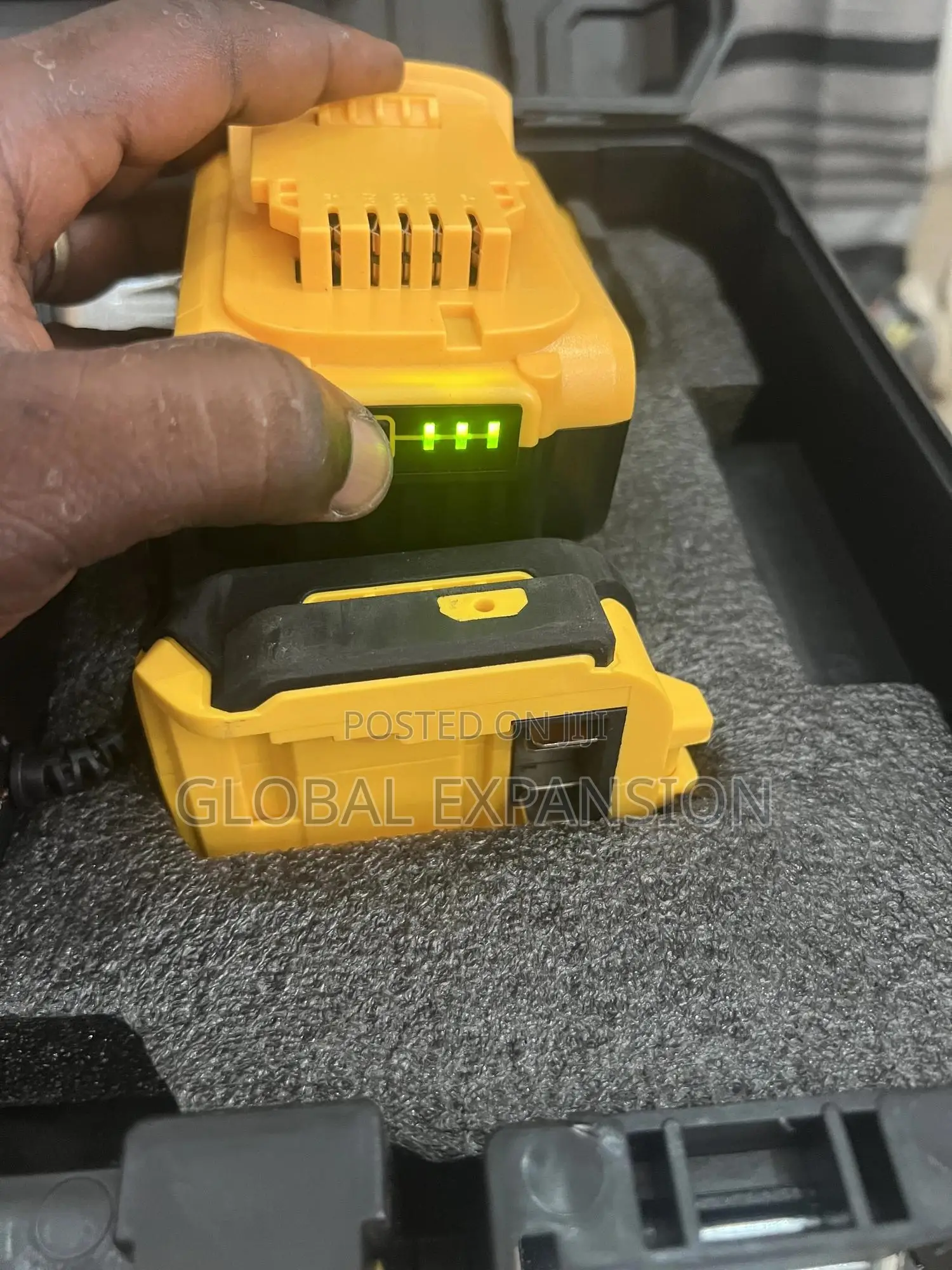 Dewalt Dcf892. Brushless Cordless Wrench Machine.