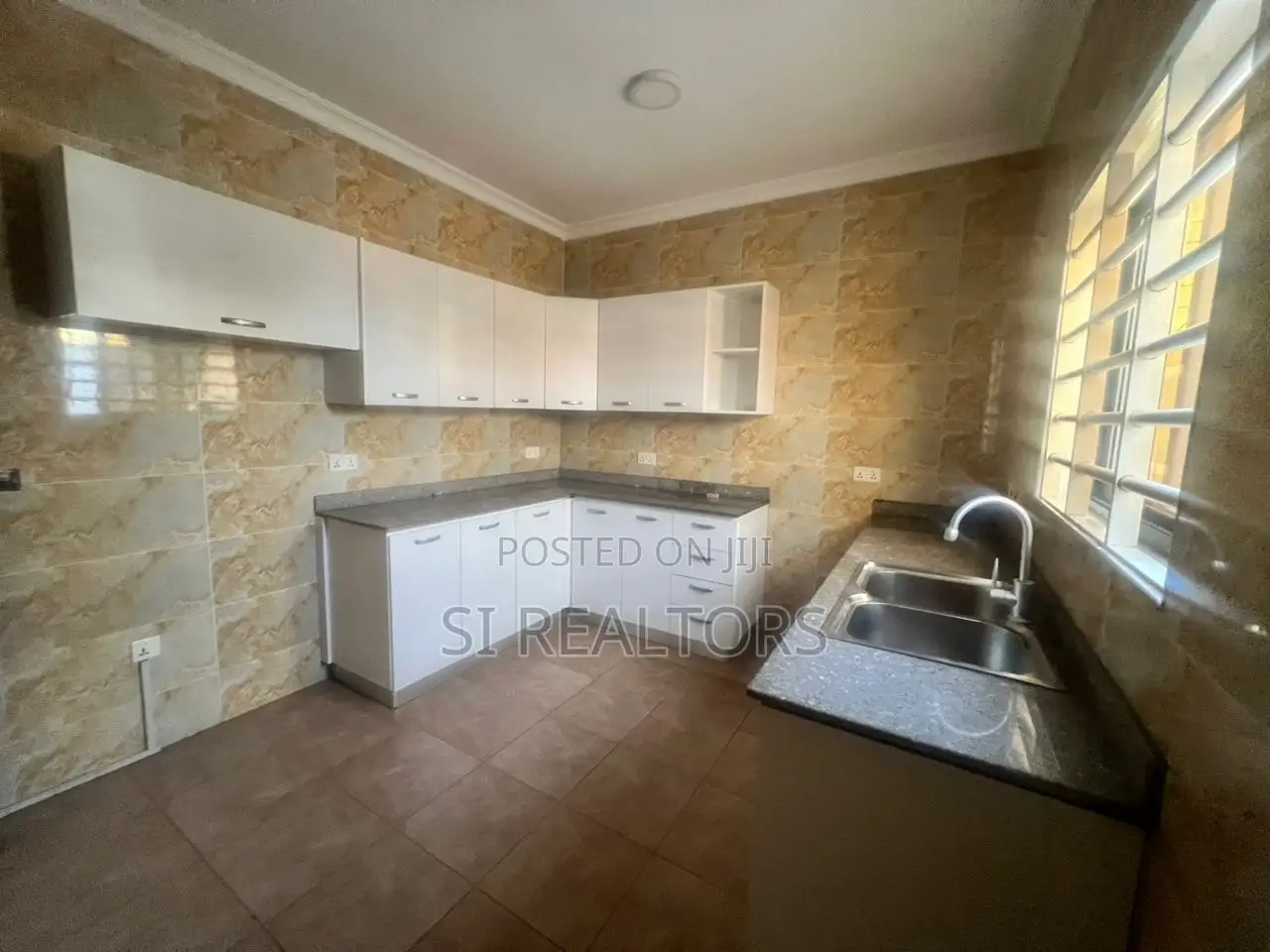 3bdrm House in Modern Home, Baatsona Total for rent