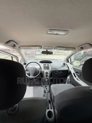 Toyota Vitz 1.5 FWD 5dr 2010 Silver