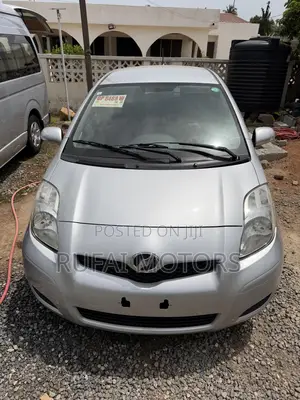 Toyota Vitz 1.5 FWD 5dr 2010 Silver