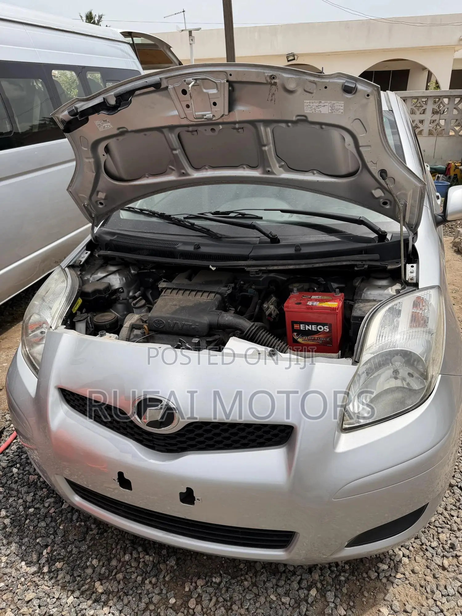 Toyota Vitz 1.5 FWD 5dr 2010 Silver