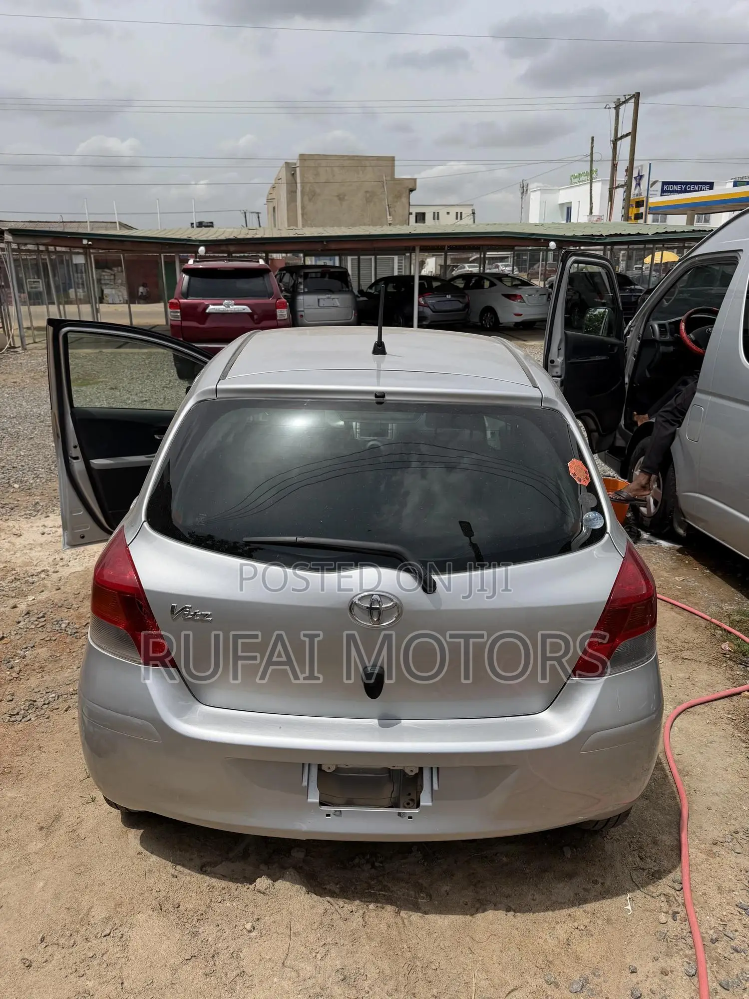 Toyota Vitz 1.5 FWD 5dr 2010 Silver