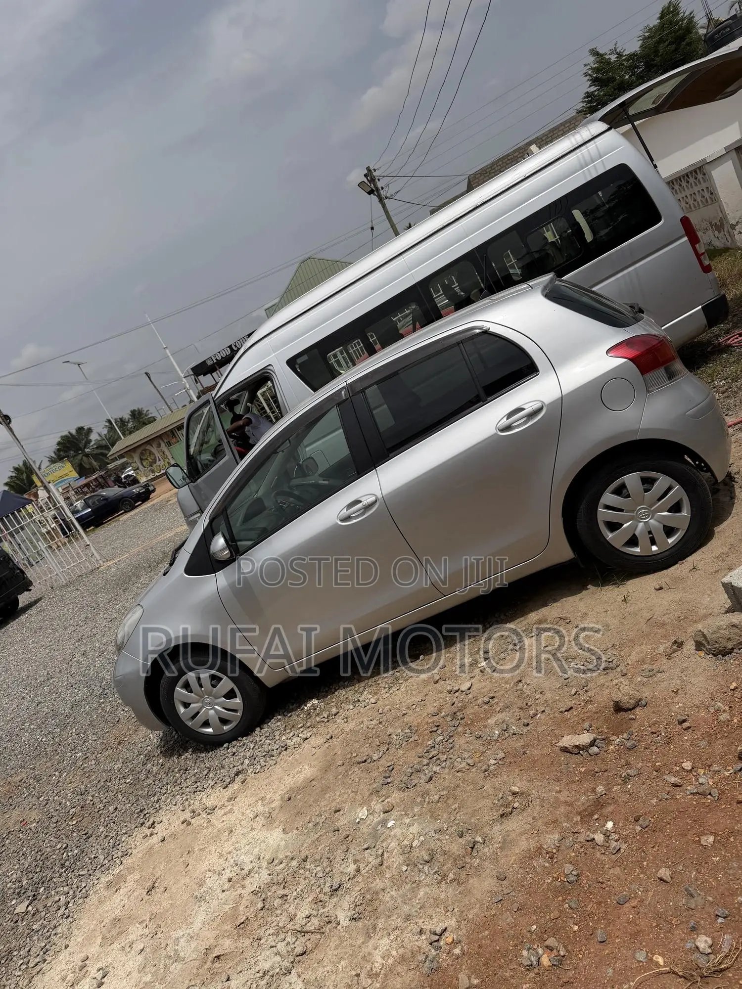 Toyota Vitz 1.5 FWD 5dr 2010 Silver