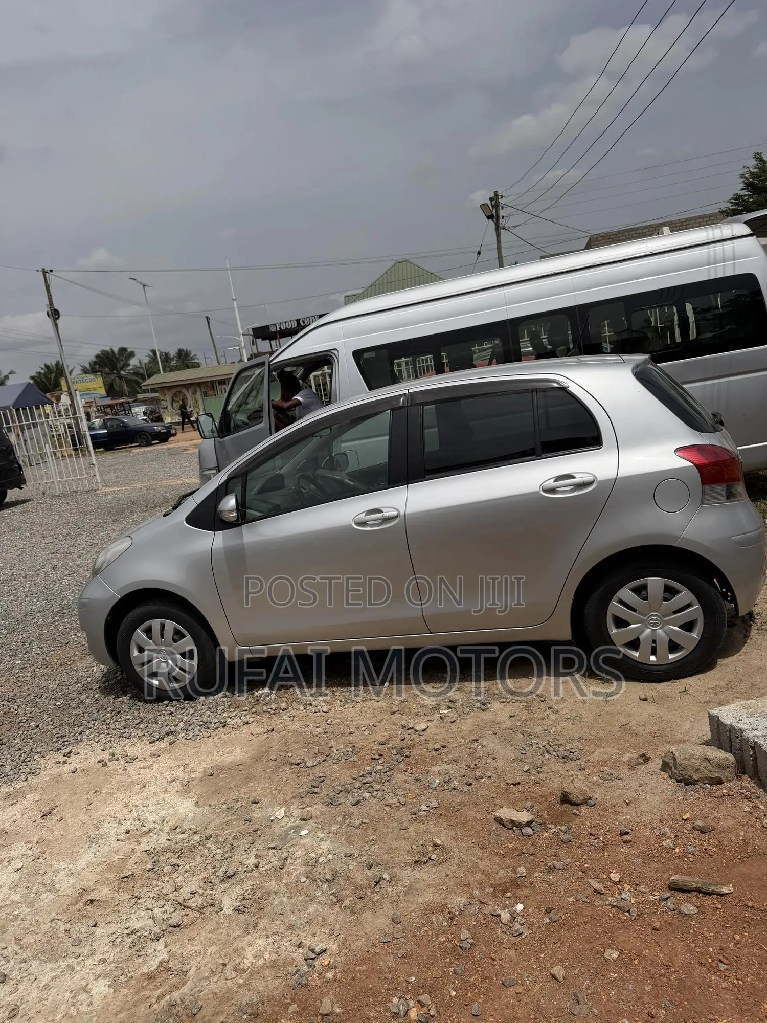Toyota Vitz 1.5 FWD 5dr 2010 Silver