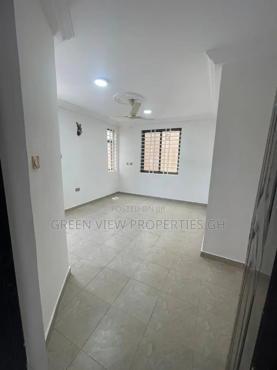 4bdrm Duplex in West Hills Mall Area for rent
