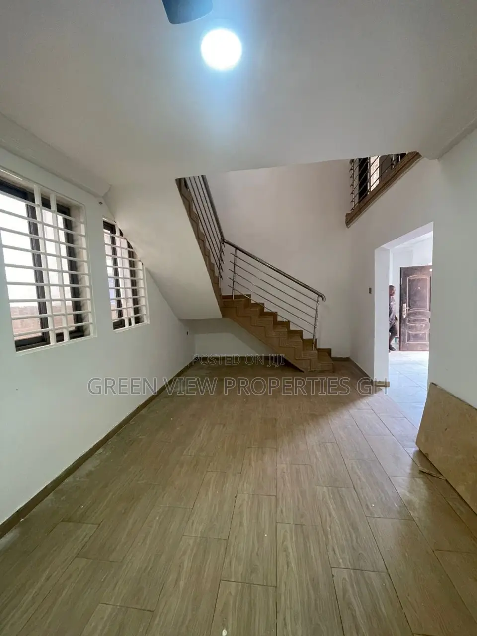 4bdrm Duplex in West Hills Mall Area for rent