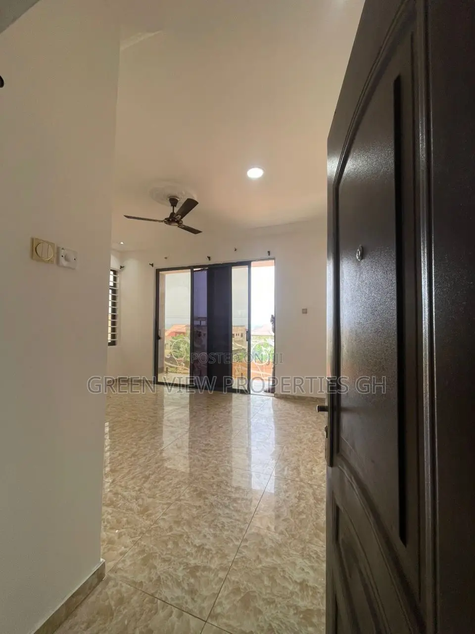 4bdrm Duplex in West Hills Mall Area for rent