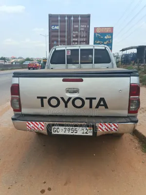 Toyota Hilux 2012 White