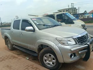 Toyota Hilux 2012 White