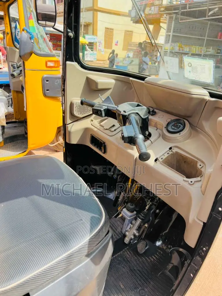 Bajaj RE 2024 Black