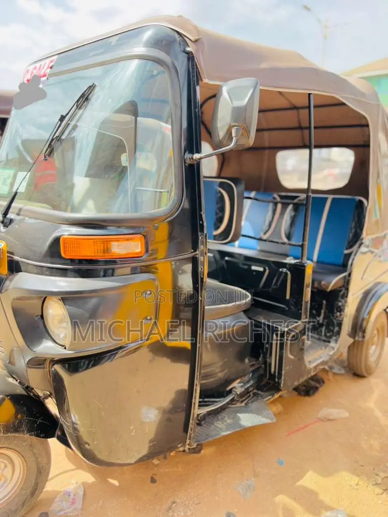 Bajaj RE 2024 Black