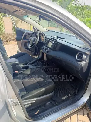 Toyota RAV4 LE AWD (2.5L 4cyl 6A) 2017 Silver