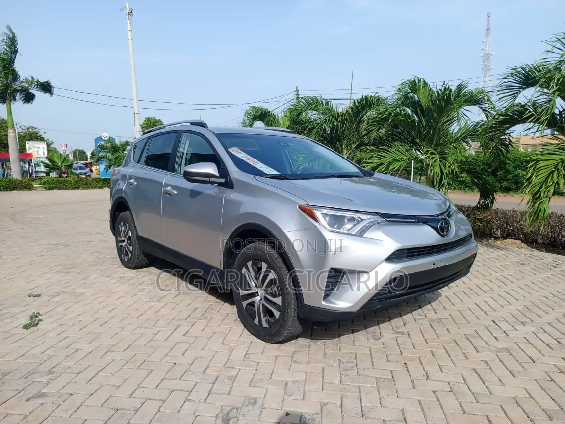 Toyota RAV4 LE AWD (2.5L 4cyl 6A) 2017 Silver