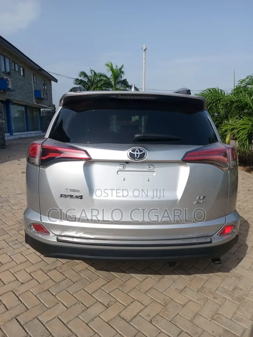 Toyota RAV4 LE AWD (2.5L 4cyl 6A) 2017 Silver
