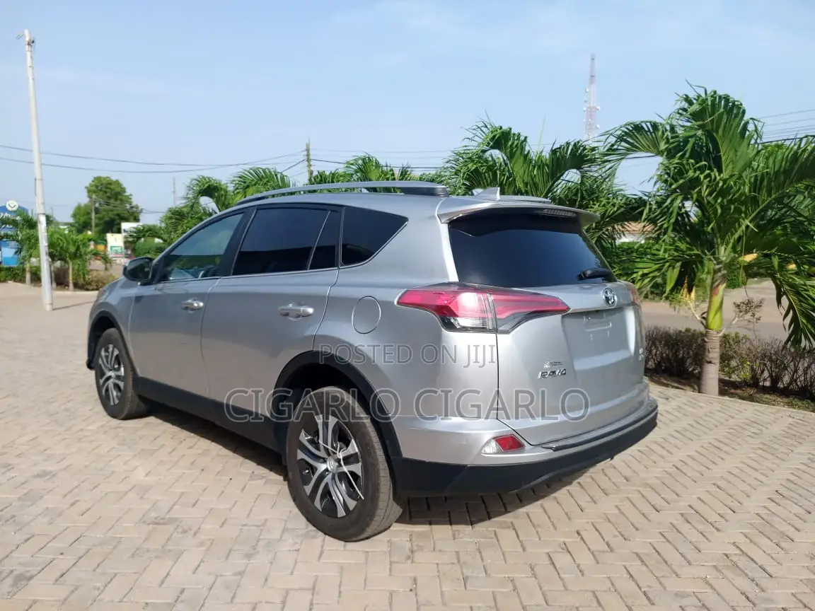 Toyota RAV4 LE AWD (2.5L 4cyl 6A) 2017 Silver
