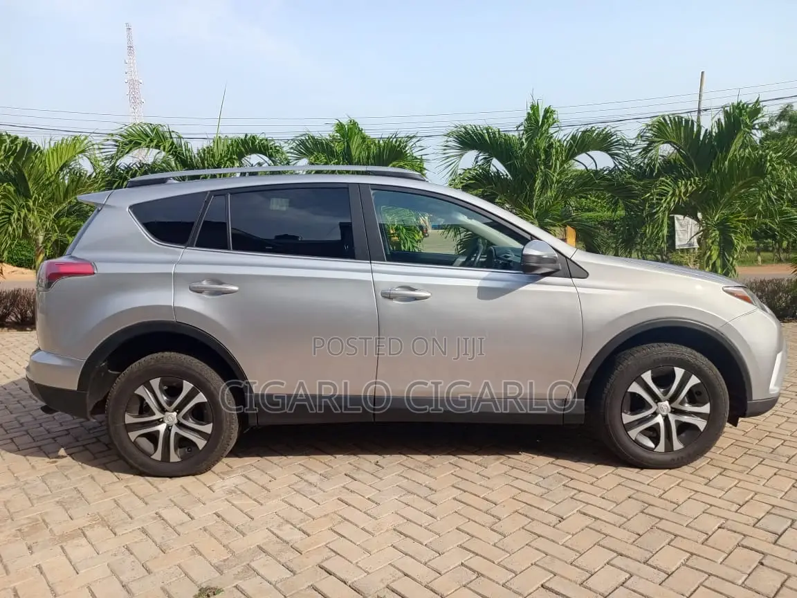 Toyota RAV4 LE AWD (2.5L 4cyl 6A) 2017 Silver