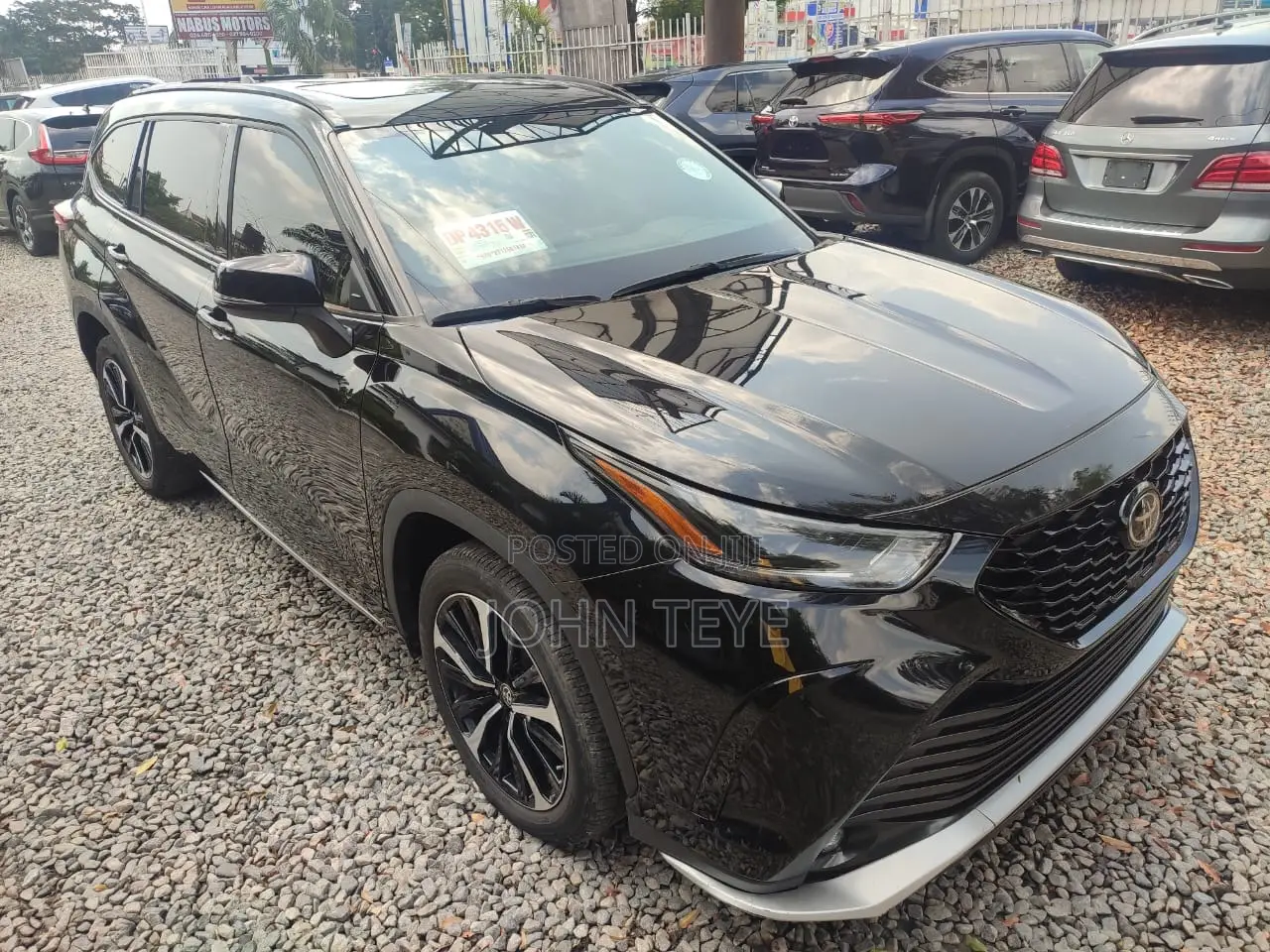 Toyota Highlander XSE 2022 Black