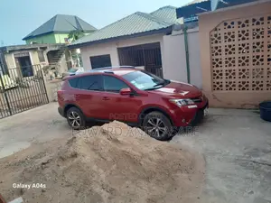 Toyota RAV4 LE 4dr SUV AWD (2.5L 4cyl 6A) 2015 Red
