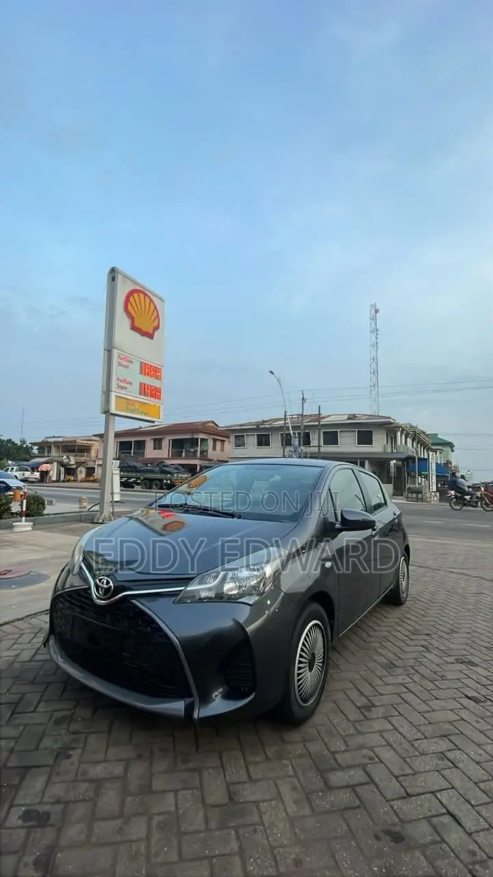 Toyota Yaris 2015 Gray